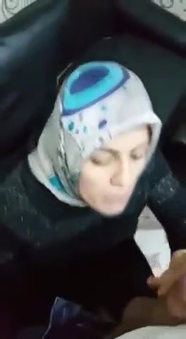 Secratary Hijabi Beauty Blowjob to Boss before leaving Office