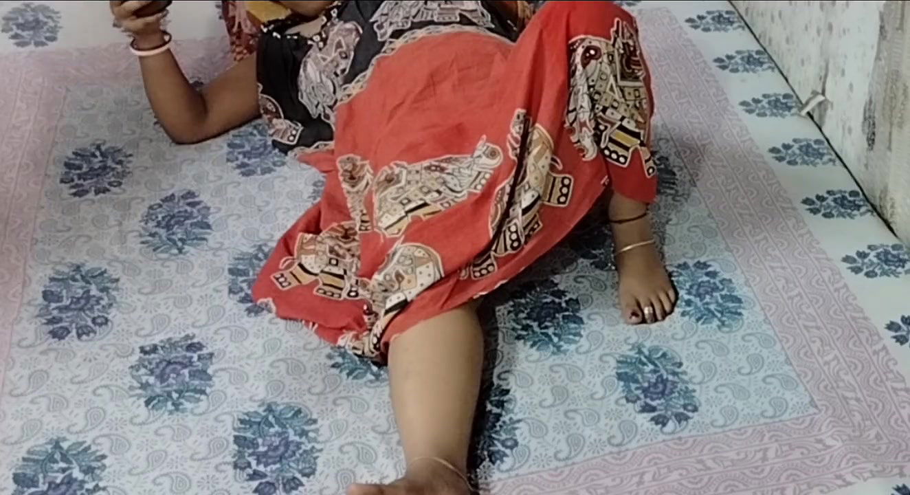 Bhabi ko chudne chillati rahi