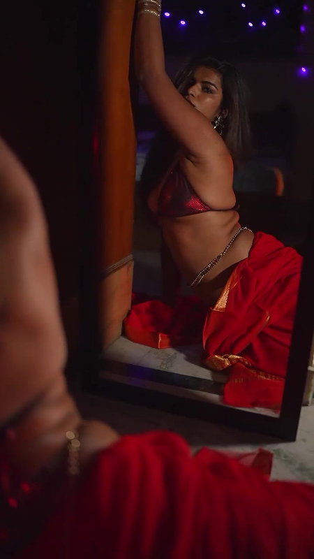 SLUTTY INSTA THOT NIDHI FAPWORTHY SIZZLING IN RED BRA SAREE CAPTIVATING
