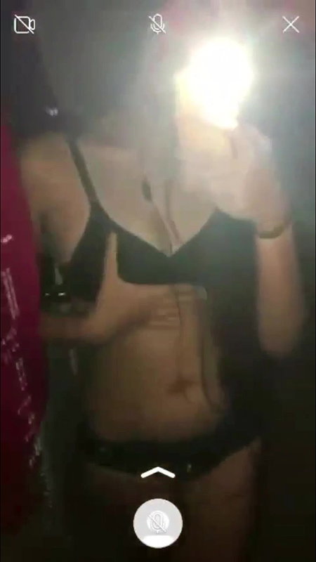 Beautiful Cute Sexy Babe Showing