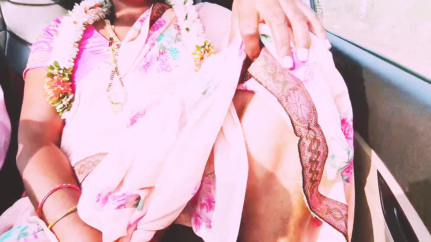 Indian car sex pink sari bhabi try to move with a boy’s friend. Telugu FirTy Talks.