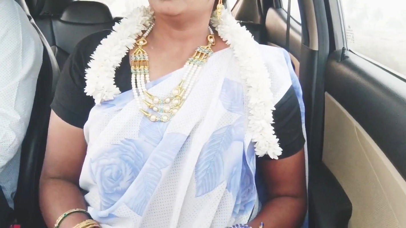 Indian sex in a bhabi car. Beautiful sari housewife try fucking with stepson car drive.helugug dirta talks.