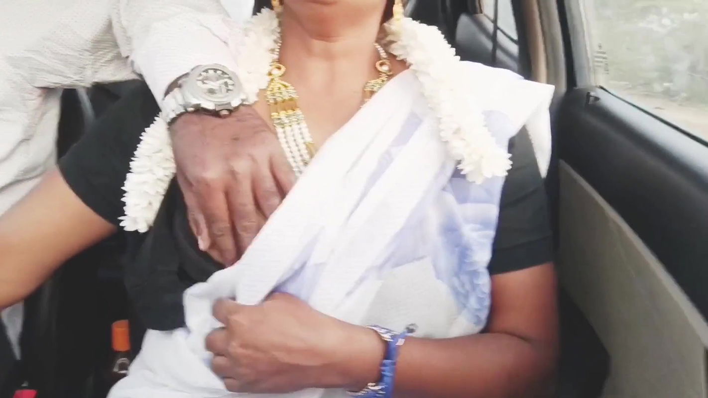 Indian sex in a bhabi car. Beautiful sari housewife try fucking with stepson car drive.helugug dirta talks.