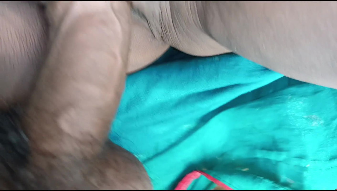 When the sister -in -law cut out Paddy, the brother -in -law fucked sister -in -law in Paddy Field.