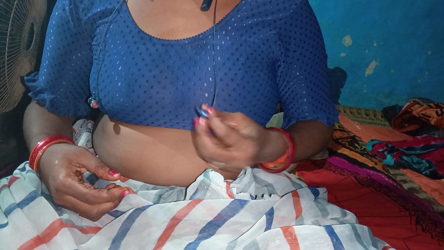 sister -in -law with the fingers of her ass and lowered the water