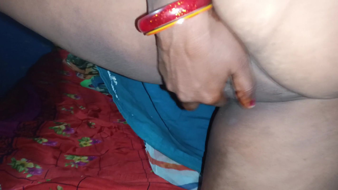 sister -in -law with the fingers of her ass and lowered the water