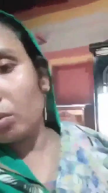 Desi beauty showing big boobs and pusssy