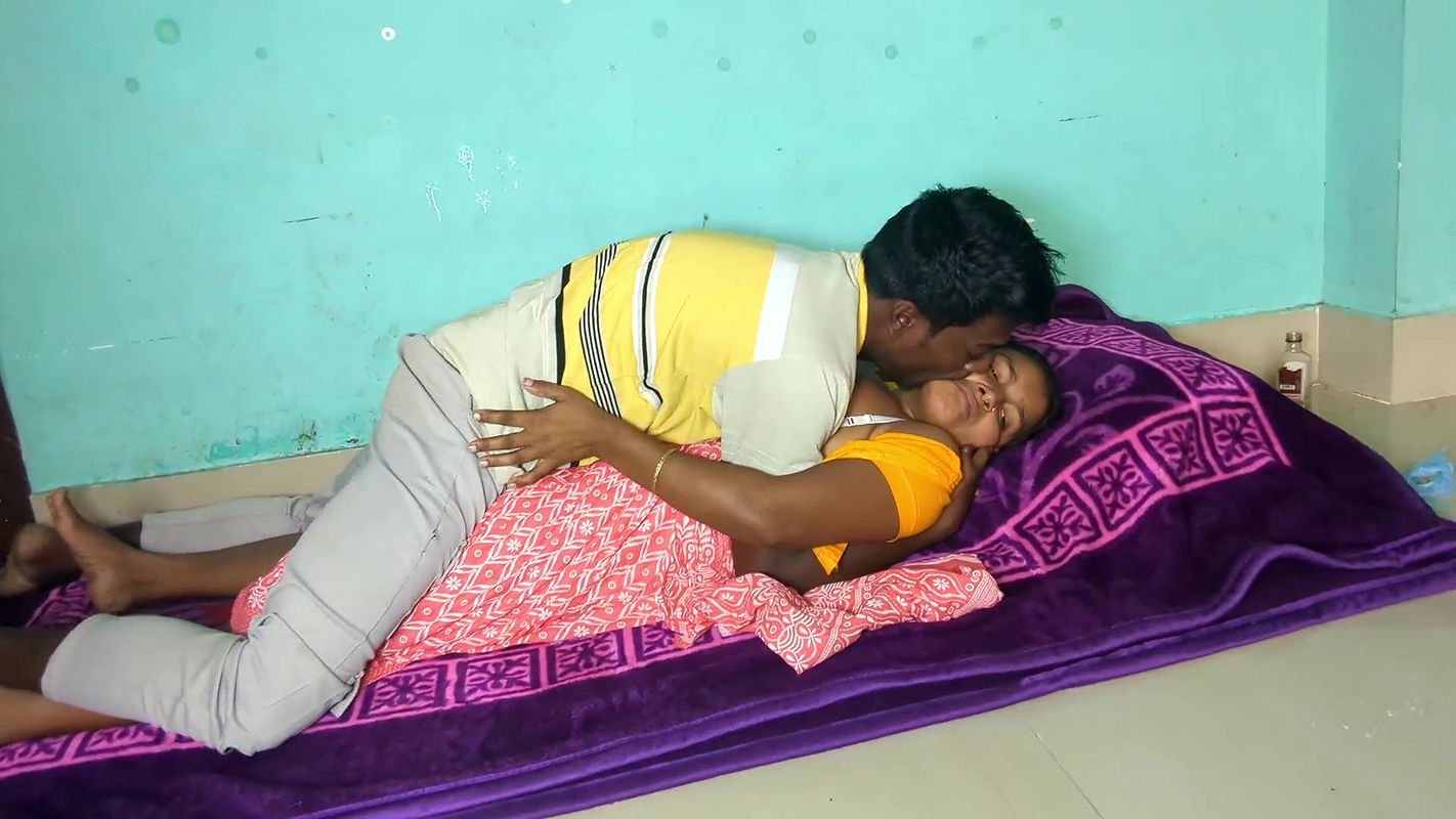 VILLAGE HOT SEXY NEW HUSBENT AND WIFE SEX VIDEO