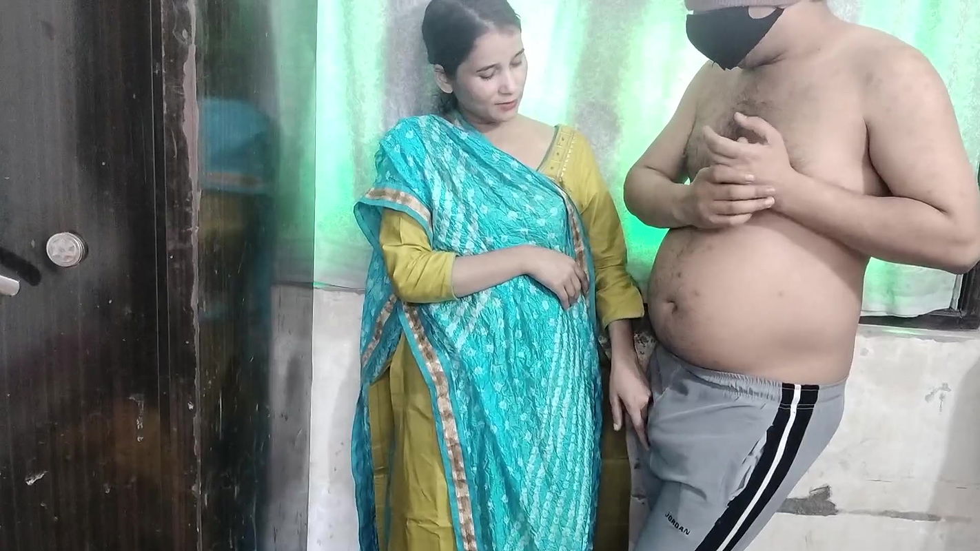 Rahul bhabhi ko dekh kar hila rha tha bhabhi ne pakar liya