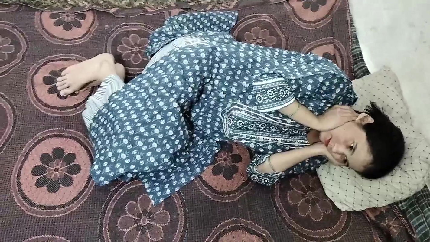 Jija ne apni soyi hui sali ka salwar khol kar choda