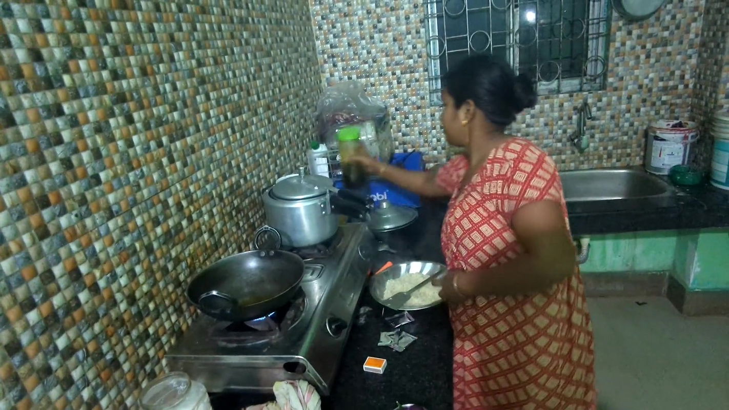 INDIAN DESI BEUTIFUL HOT WIFE COOKING TIME SEX 2025