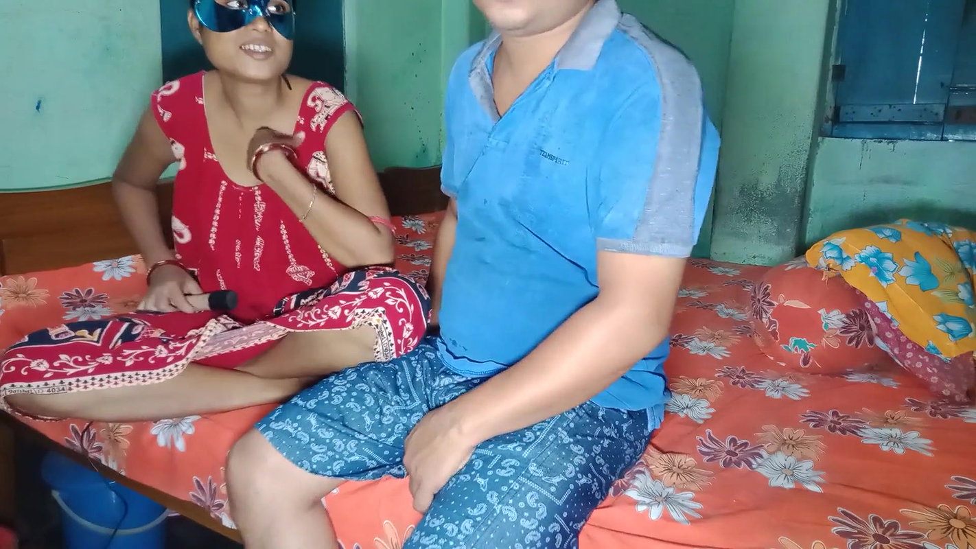 Indian Bengali Stepmom Seduced Her Stepson While No One Is Home