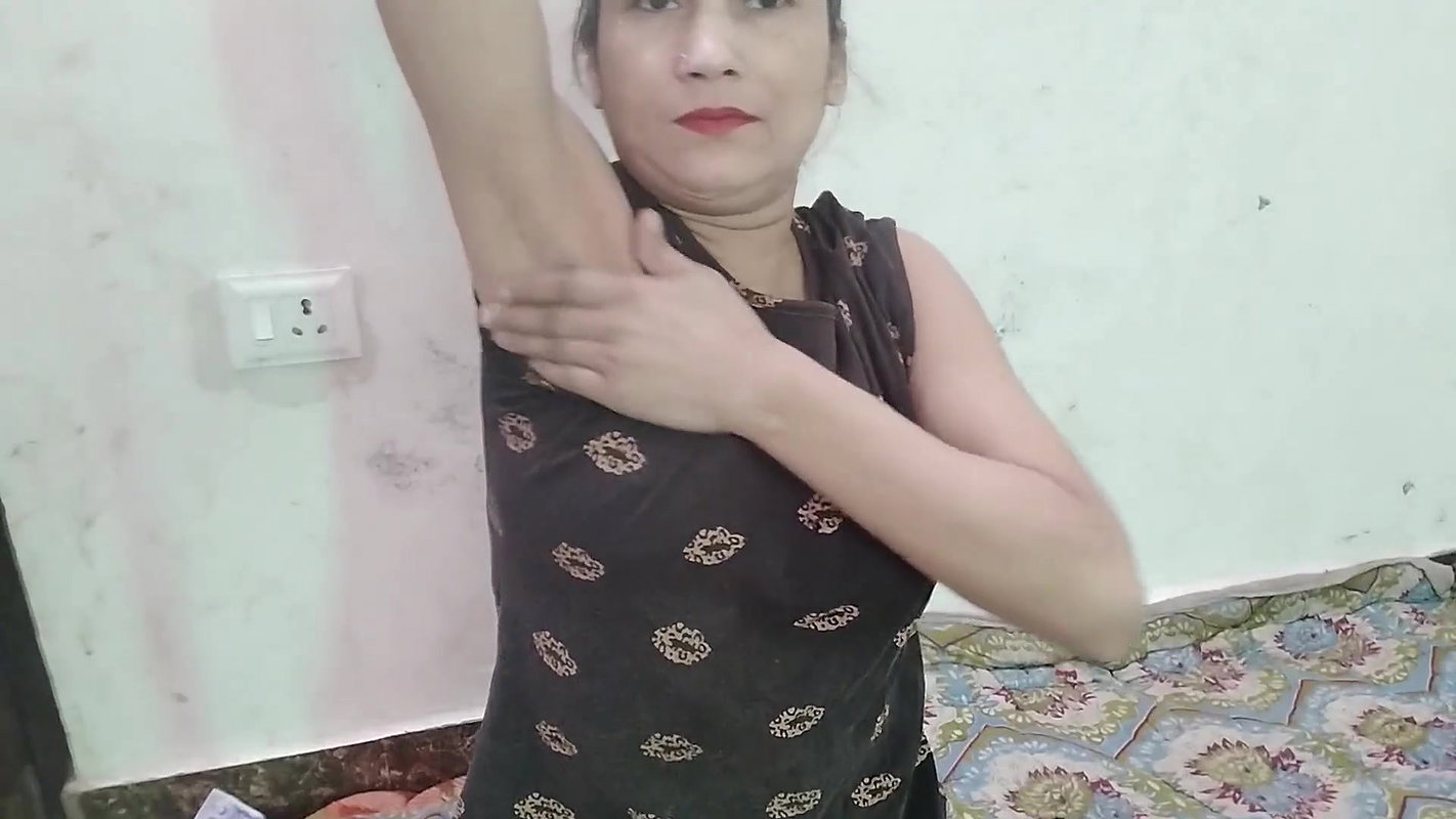 Darji ke pass pakde ke naap di aur usne meri boobs daba diya