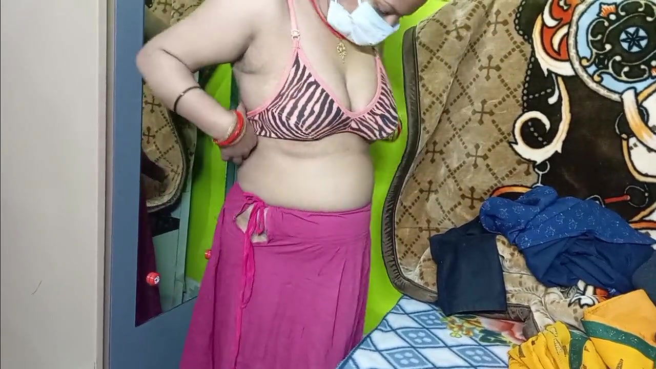 Beautiful bhabhi wearing yellow sari