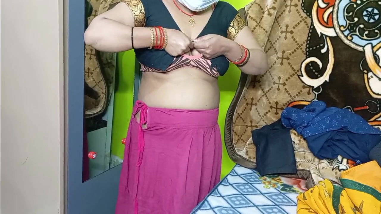 Beautiful bhabhi wearing yellow sari