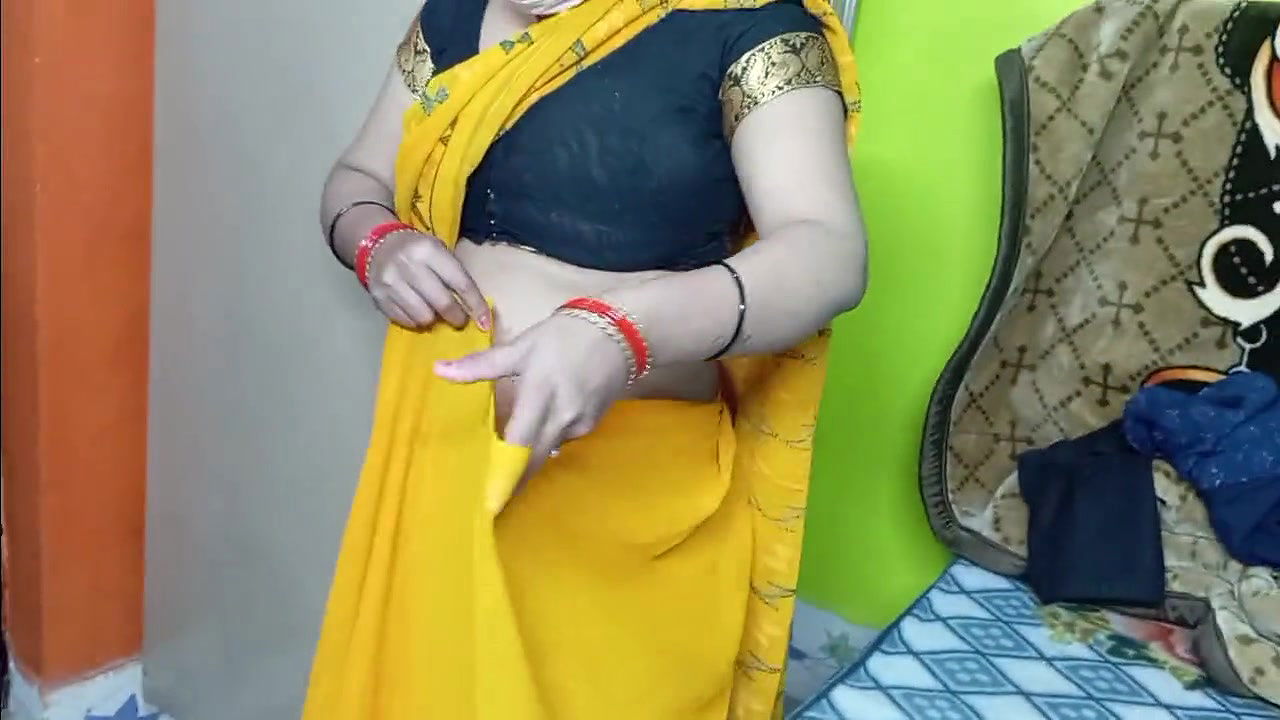 Beautiful bhabhi wearing yellow sari