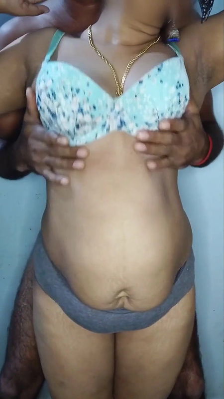 Mallu Indian MILF Giving Handjob to Her Hubby