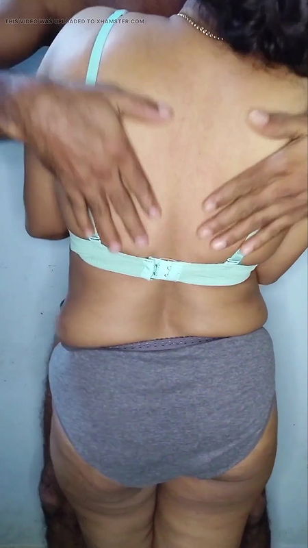 Mallu Indian MILF Giving Handjob to Her Hubby