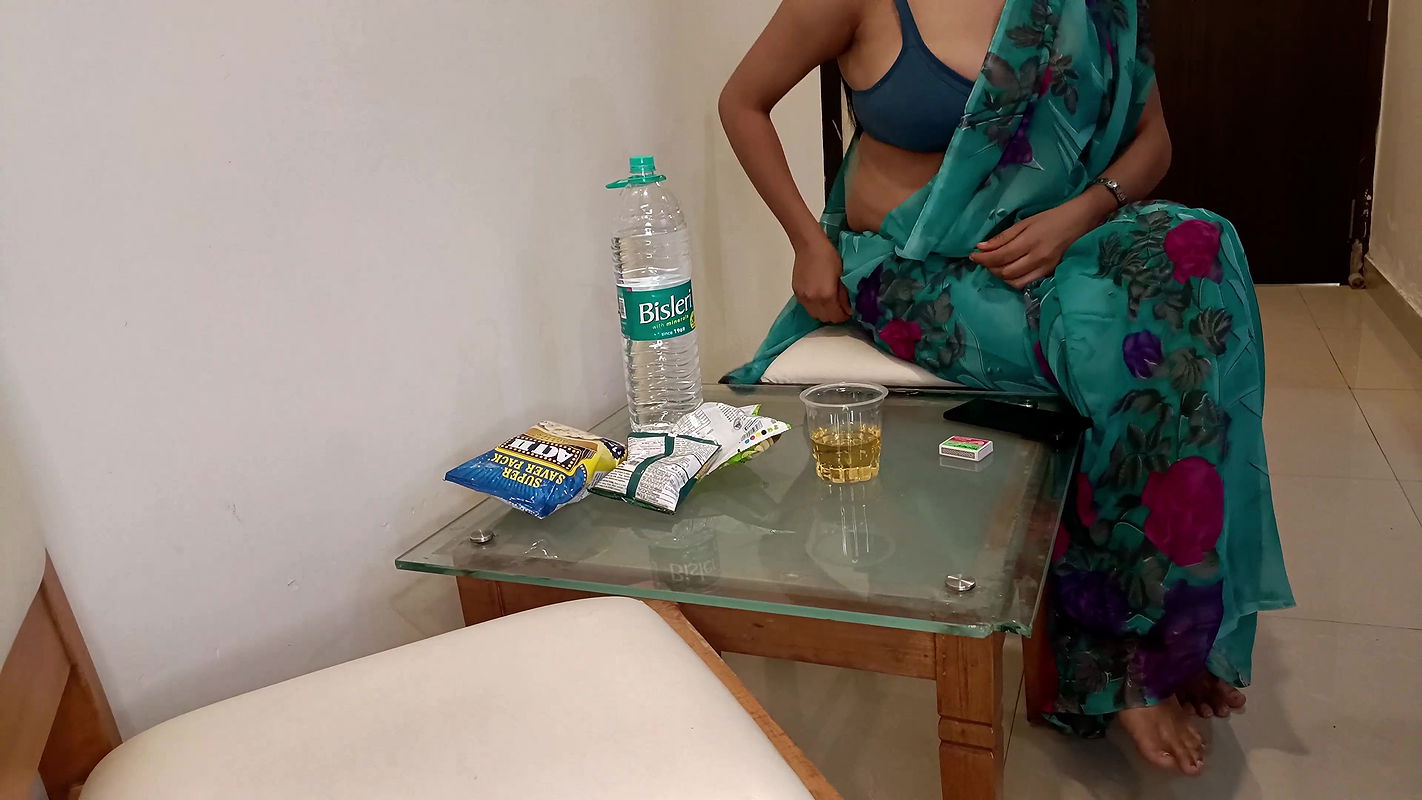 Lonely troubled Bhabhi Come hotel and fucked her ride big dick (Hindi audio)