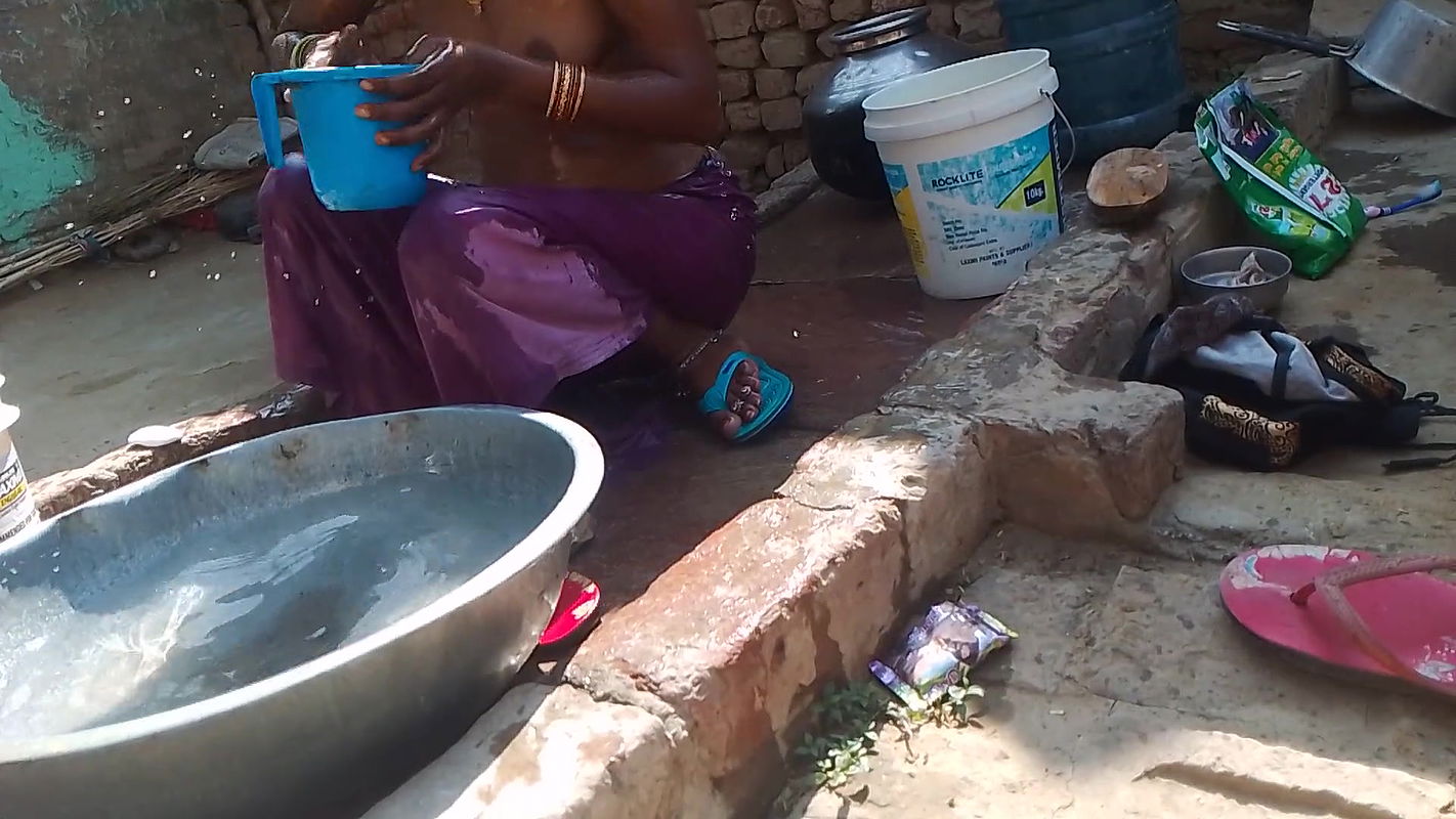 Desi bhabhi bathing and washing the