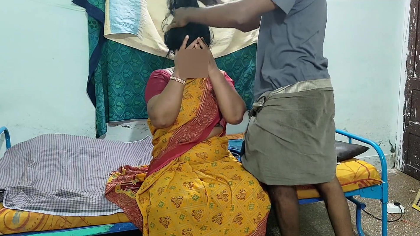 Young Man has sex with Desi Aunty