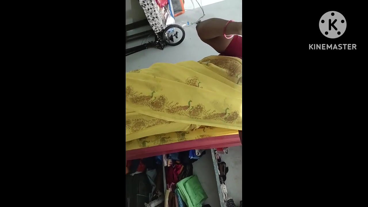 Telugu aunty saree wearing big bobs