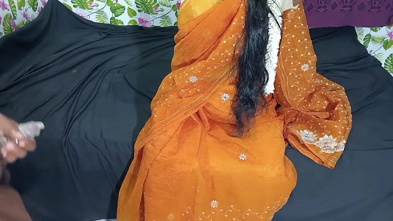 Tamil ITEM girl wonderful eroticism and her dexterity satisfied the new customer virgin boy