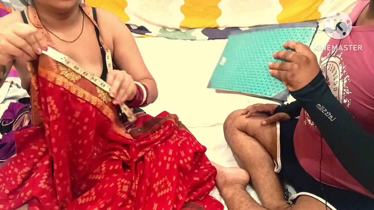 Tailor aunty ko gaaon k bache ne choda mummy ka blouse lene aaya tha Hindi sex video