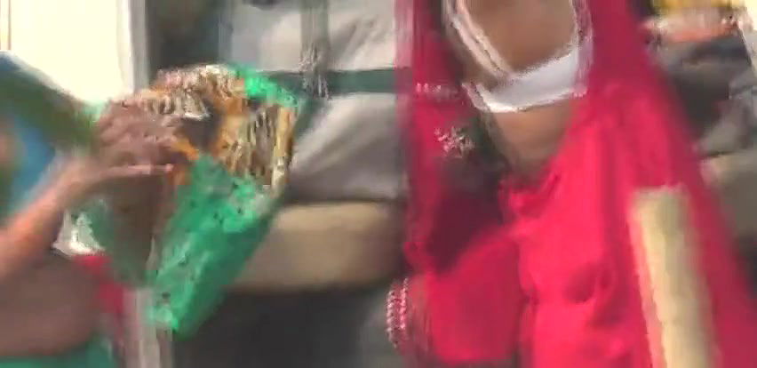 aunty changing bra at pilgrimage