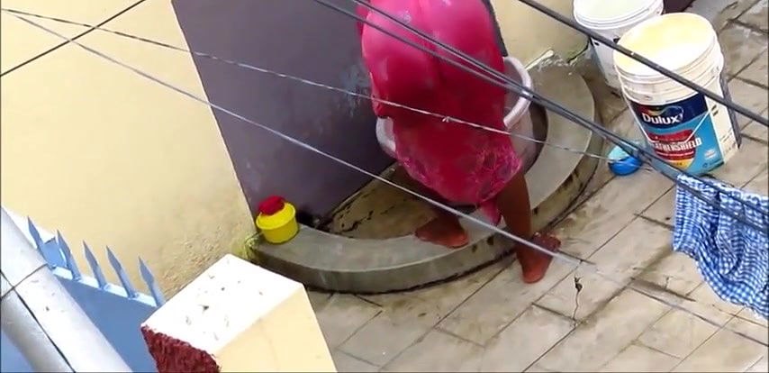 aunty open bath in red nighty