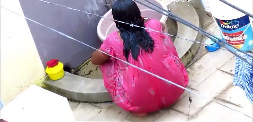 aunty open bath in red nighty