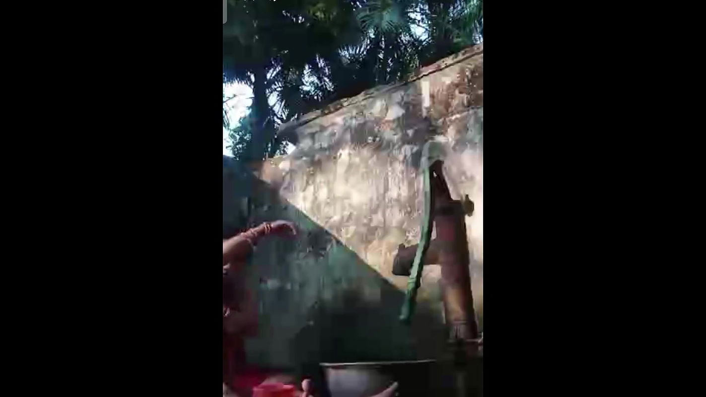 Indian telugu Village aunty natural bathing saggy boobs