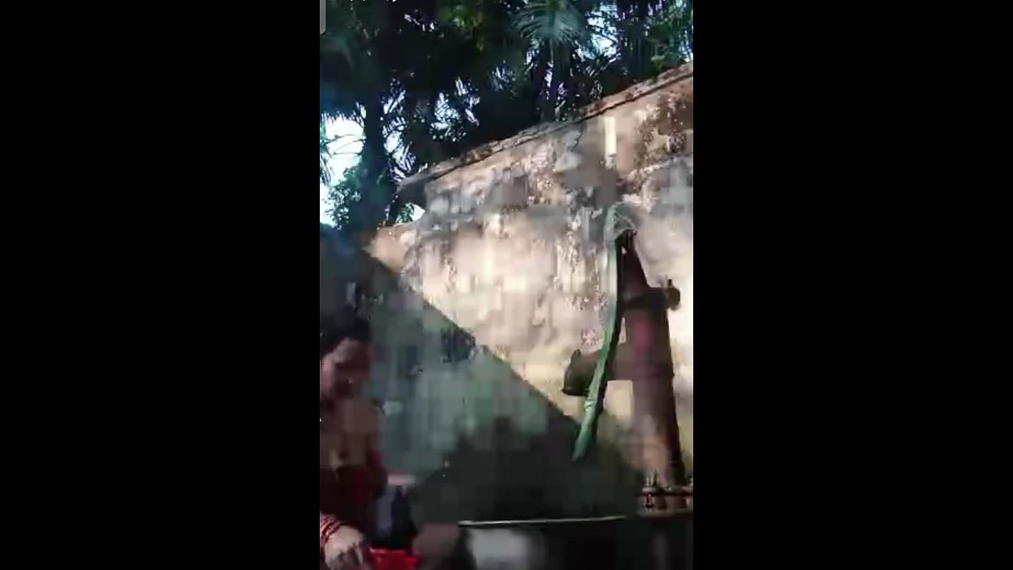 Indian telugu Village aunty natural bathing saggy boobs