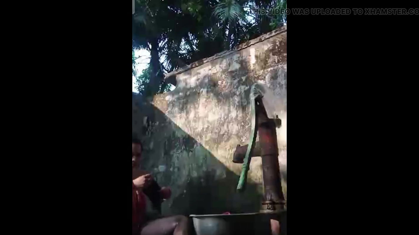 Indian telugu Village aunty natural bathing saggy boobs