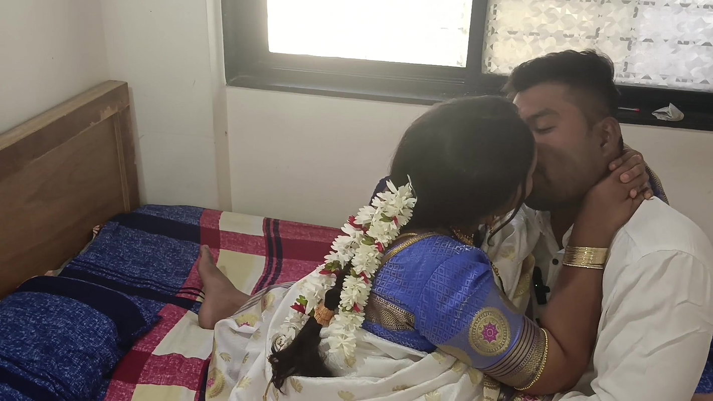 Indian desi Marathi kavita bhabhi wearing saree fuck with boyfriend