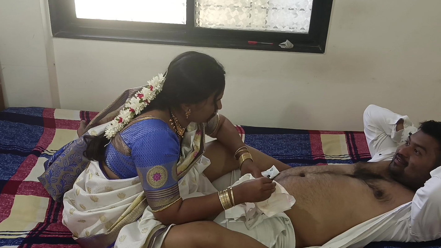 Indian desi Marathi kavita bhabhi wearing saree fuck with boyfriend