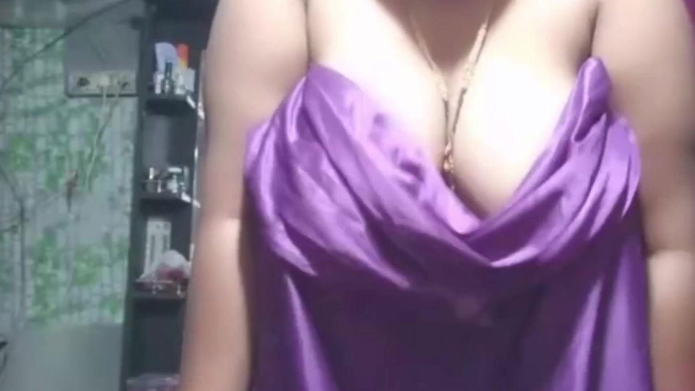 Indian bigboobs aunty romance with vegetable putting in pussy bigboobs pressing Village bhabhi saggy tights telugu fuckers