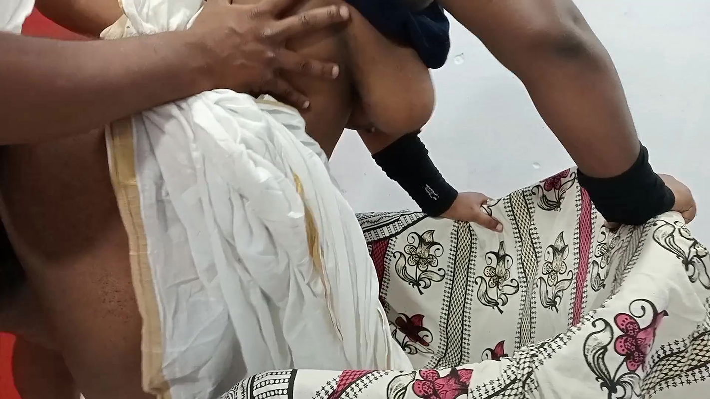 House Owner Tamil aunty seduced her mature servent aunty big boobs sucking and hard doggy fucking