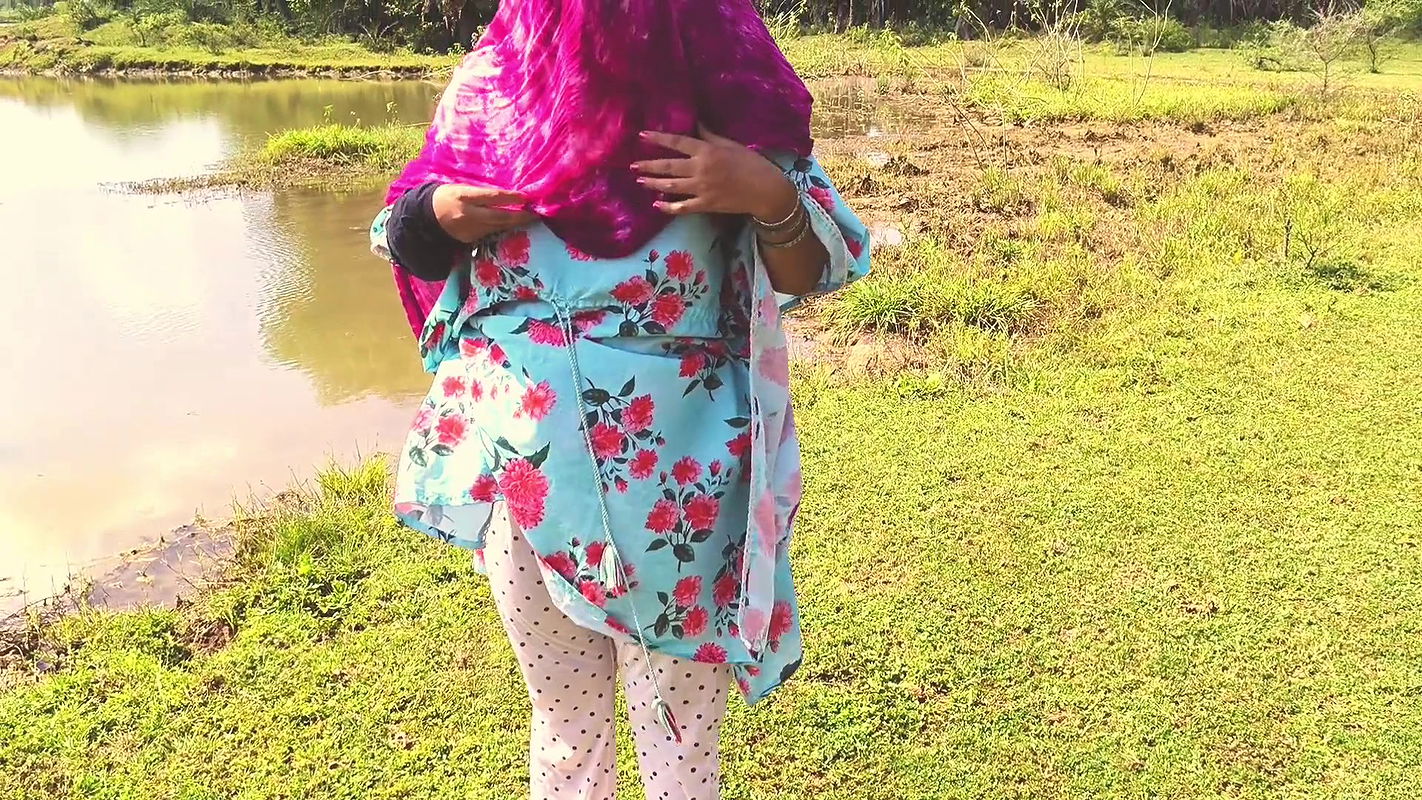 Desi Indian girl Fucked Outdoor badly by his boyfriend