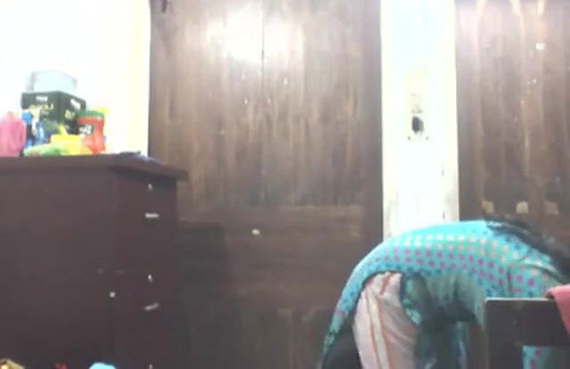 bengali girl inhalwaruittriping and trying dresses 2