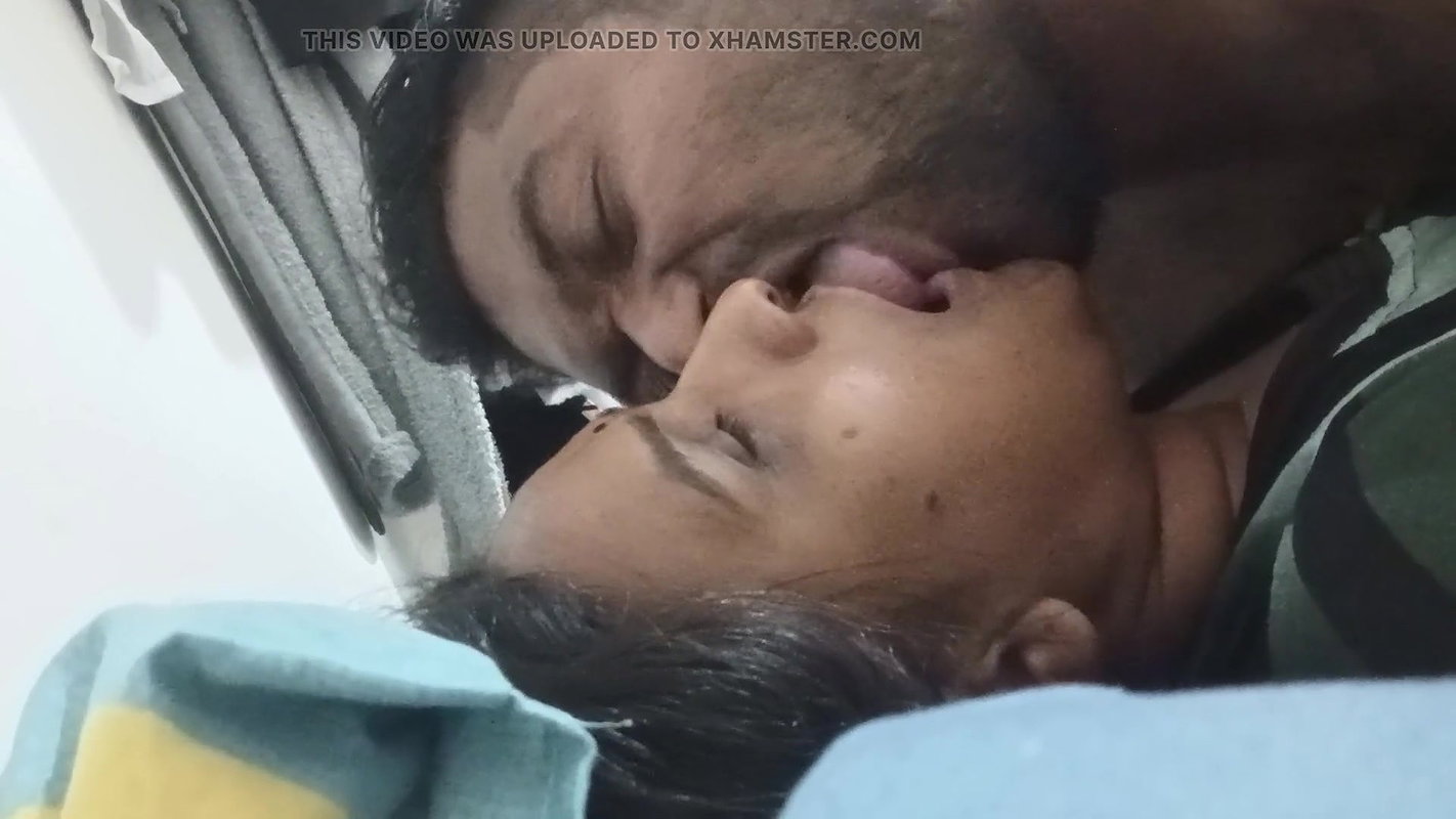 Close up pussy fuck by using silicon condom