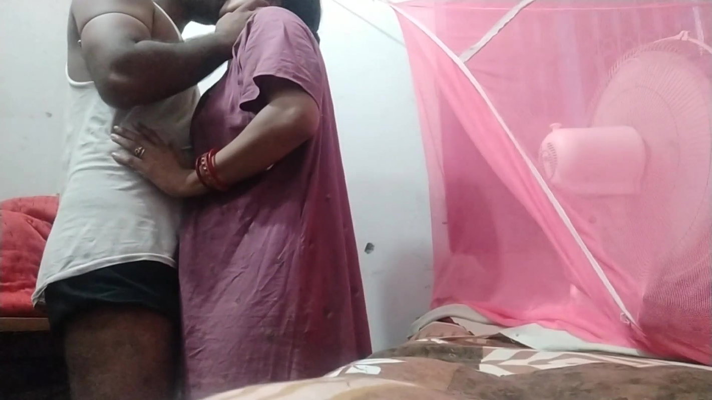 Bhabhi raat me bahut chudai aur bhabhi ne mera lund bahut baar succha