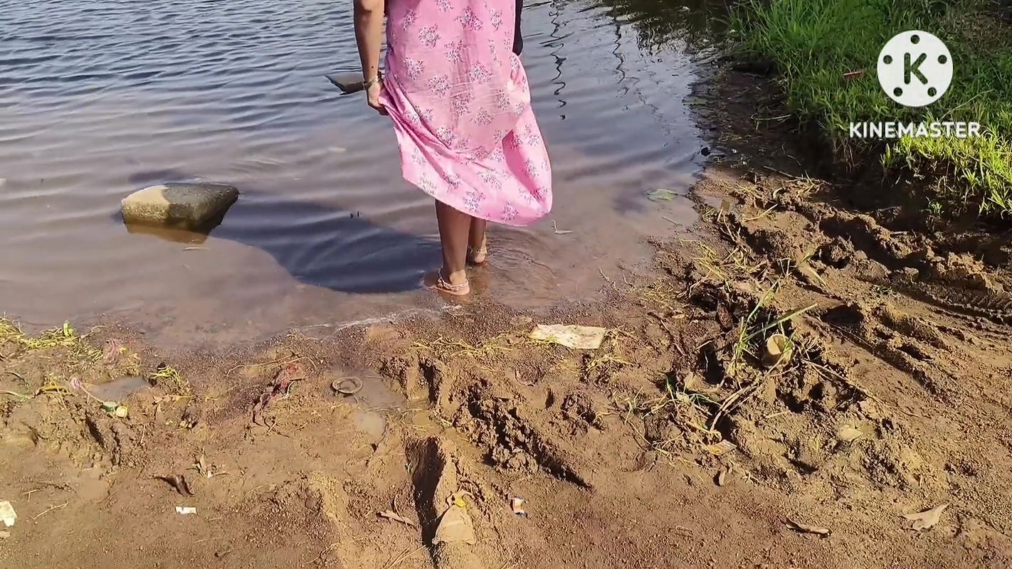 Badi maami ko khet mein Nude kar k chodaa hindi audio sex video