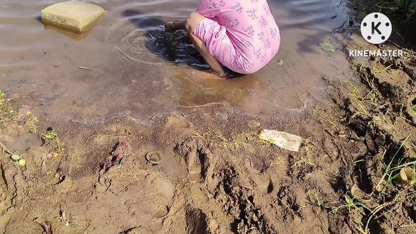 Badi maami ko khet mein Nude kar k chodaa hindi audio sex video