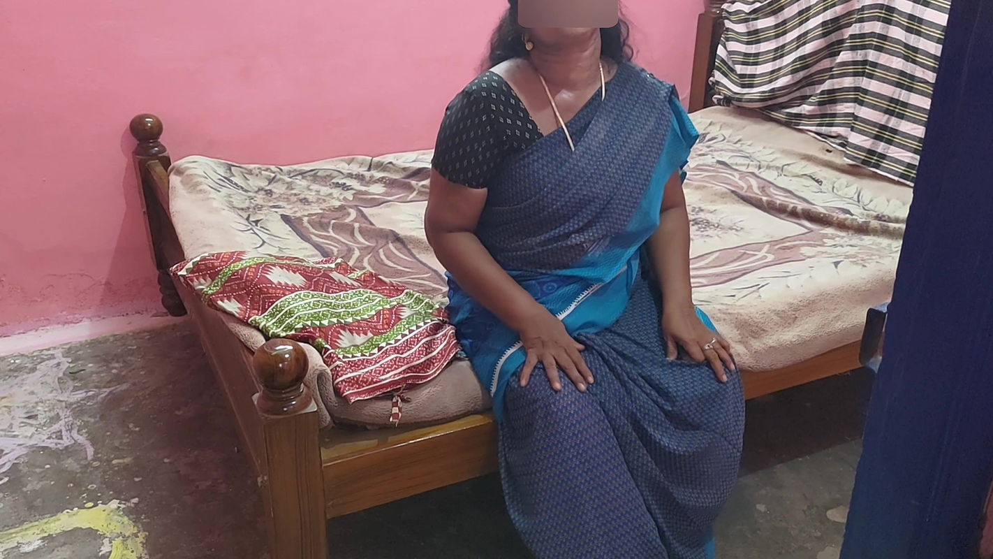 Aunty was in the bed room and I invited her for sex she reluctantly agreed and I had hot sex with him