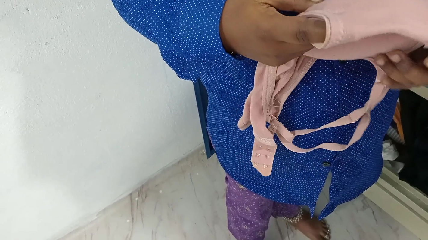 A stepbrother who wrapped his stepsister in his closet looking for her bra, he suddenly put her boobs and wet pussy