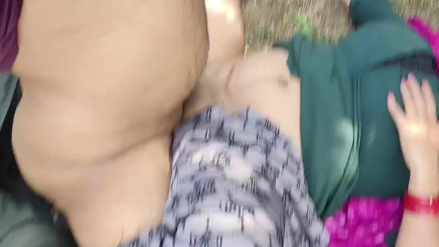 18 year Old Girlfriend fucked First Time In Jungle outdoor Hindi sex video