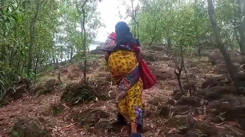Village Bhabhi Facked by a School Student in forest