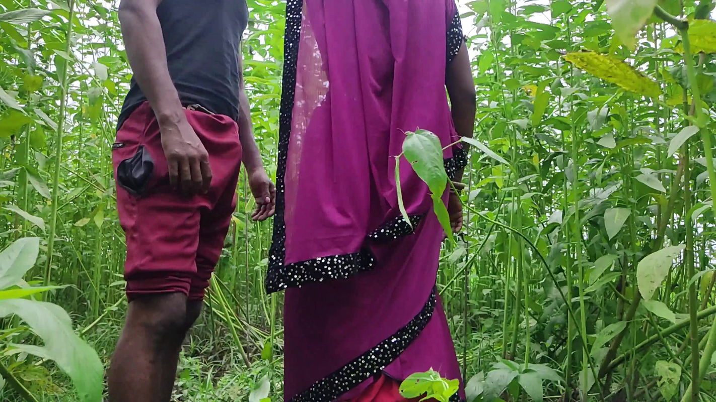 Padosi Ka Ladka Ne Jungle Mein Mujhe Ghodi Banakar Meri Chut Ki Chudai kar di