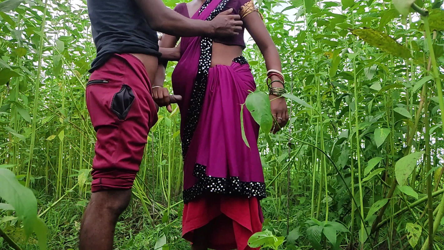 Padosi Ka Ladka Ne Jungle Mein Mujhe Ghodi Banakar Meri Chut Ki Chudai kar di